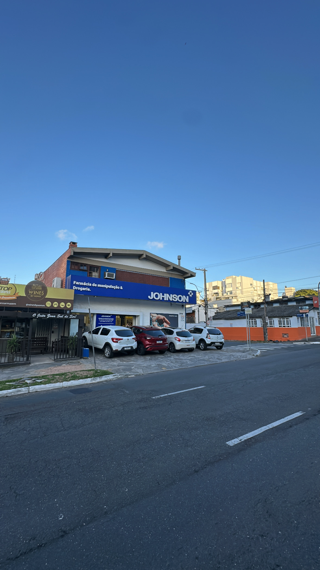 Fachada da Johnson Farmácia de Manipulação em Porto Alegre